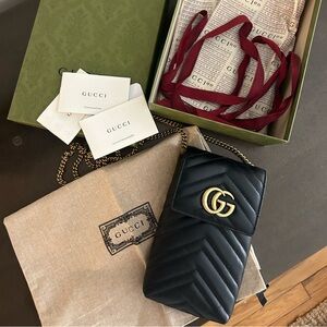 Gucci GG Marmont crossbody bag. Like brand new barely worn in great condition.